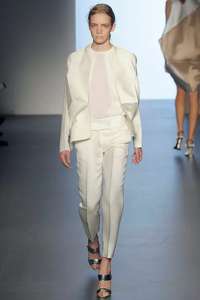 Look 10